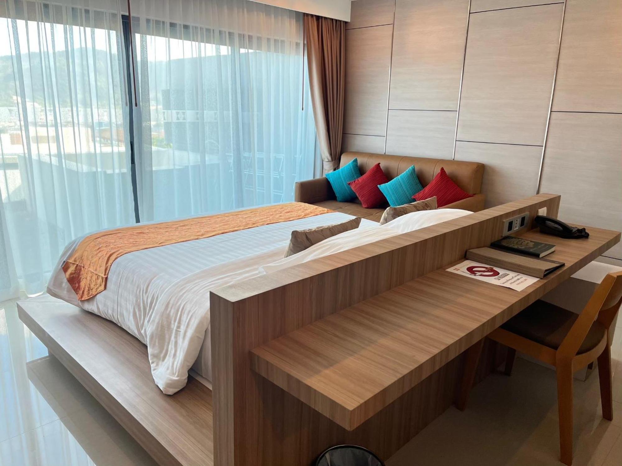 Готель Patong Bay Hill Екстер'єр фото