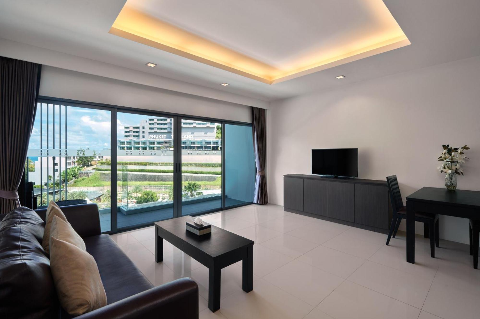 Готель Patong Bay Hill Екстер'єр фото