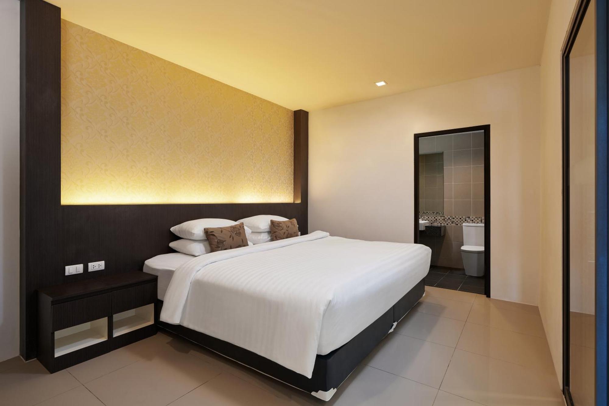 Готель Patong Bay Hill Екстер'єр фото