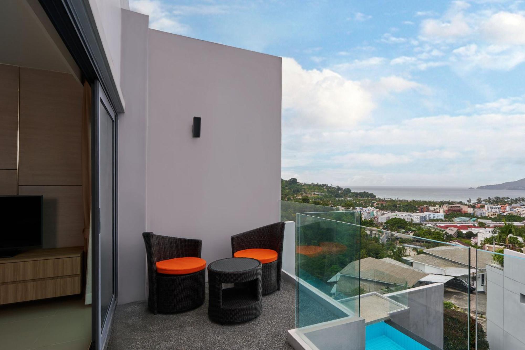 Готель Patong Bay Hill Екстер'єр фото